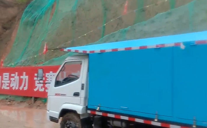車載式雙噴頭濕噴機(jī)施工現(xiàn)場