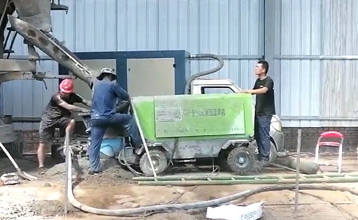 小型液壓濕噴機(jī)施工現(xiàn)場(chǎng)